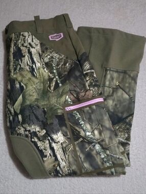 Yukon Gear Woman's Camouflage Hunting Pants with Pink Accents